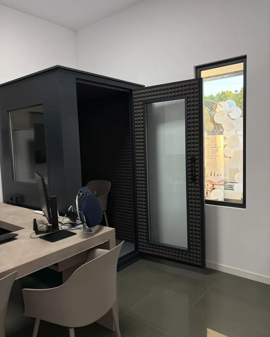 Cabina insonorizada para pruebas auditivas en PHONOS